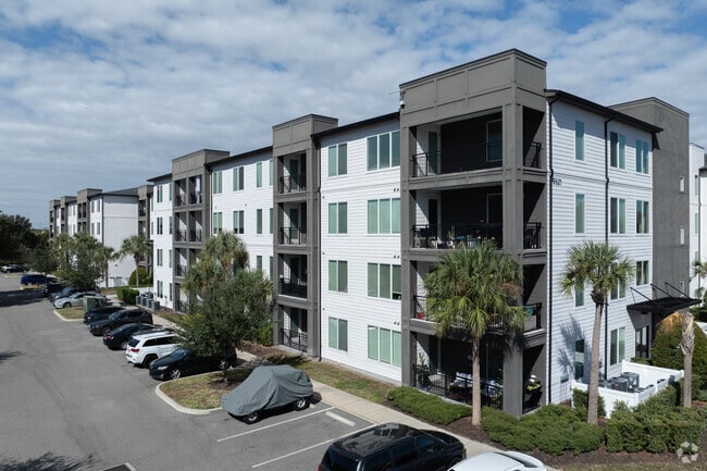 Building Photo - AVLI AT CROSSTOWN CENTER