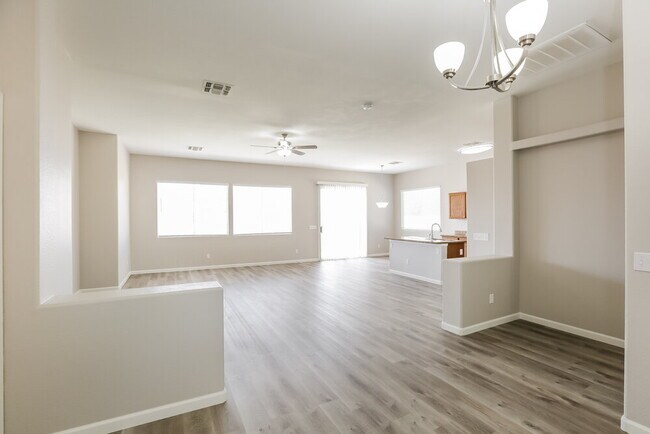 Building Photo - 13719 W Tara Ln