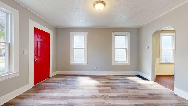 Building Photo - Clark / Fulton Area - 3 Bedrooms - 1 Bath - Single Family Home