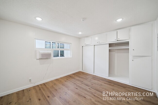 Building Photo - 7209 Willoughby Ave