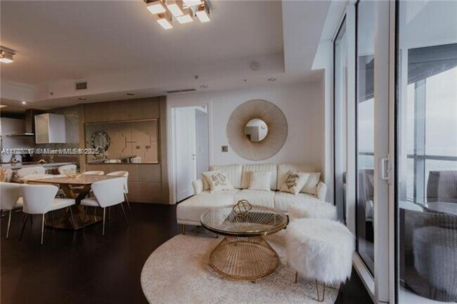 Primary Photo - 18201 Collins Ave