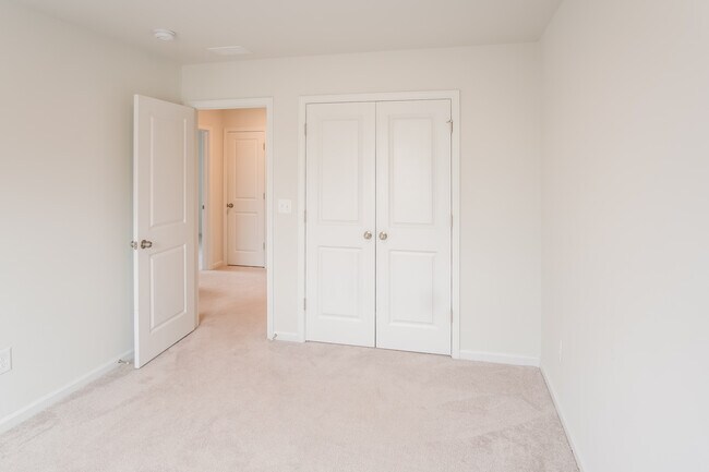 Building Photo - 375 Hidden Cove Dr