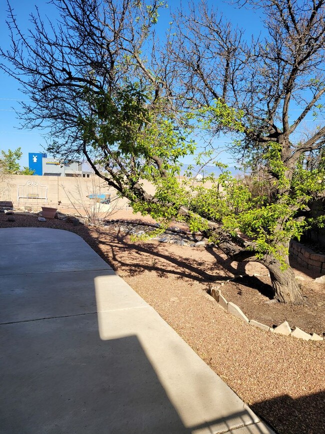 Building Photo - Charming 4-Bedroom Home in a Prime Location!