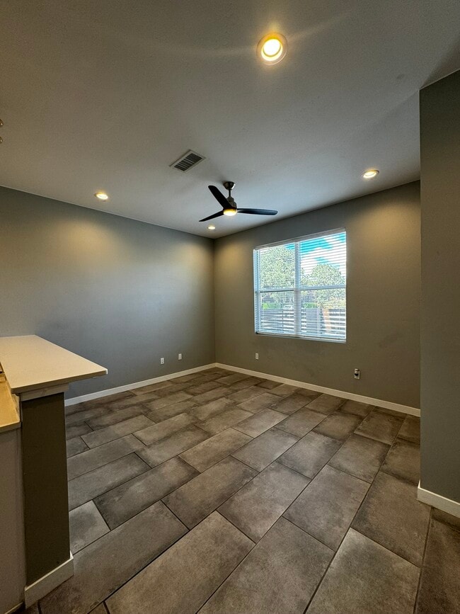 Building Photo - 844 Tijeras Ave NW