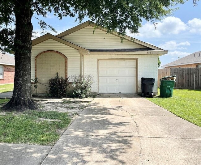 Primary Photo - 15823 Ridgecroft Rd