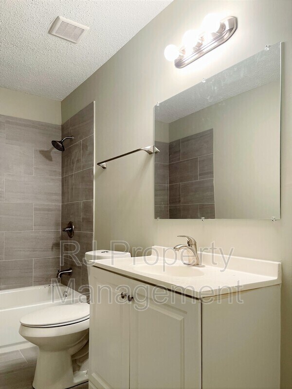 Building Photo - 1437 Castalia St