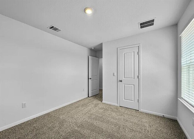 Building Photo - 1941 Crowned Eagle Pass