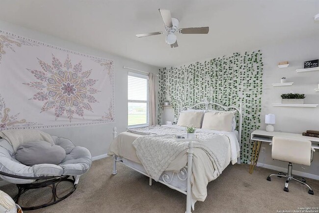 Building Photo - 241 Silver Maple Dr