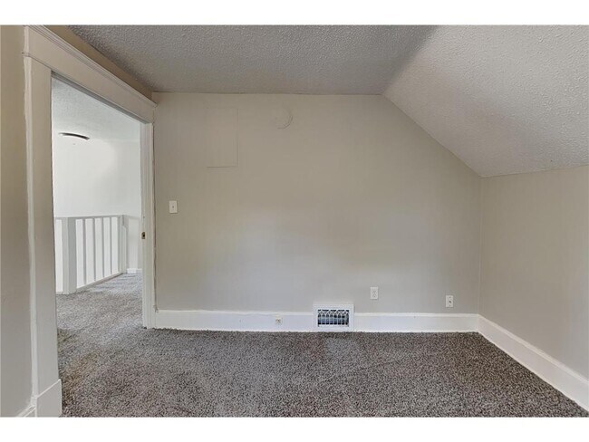 Building Photo - 303 Curtice St E