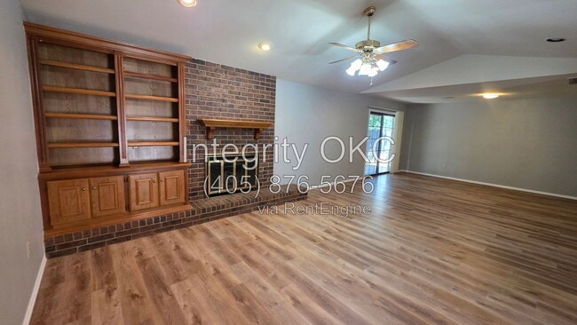 Building Photo - 1301 Newbury Dr