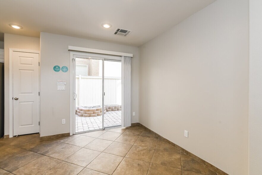 Building Photo - 1158 Claire Rose Ave