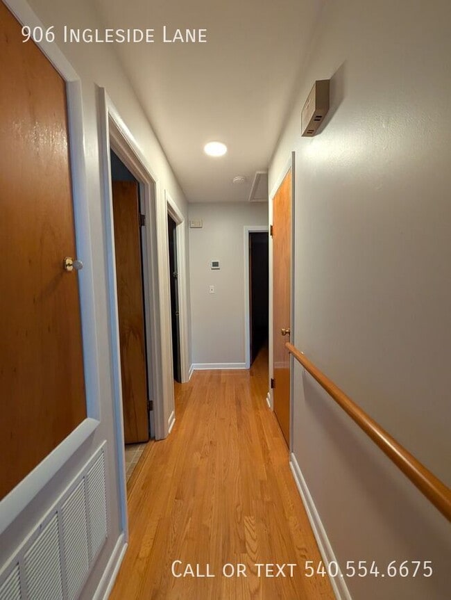 Building Photo - 906 Ingleside Ln