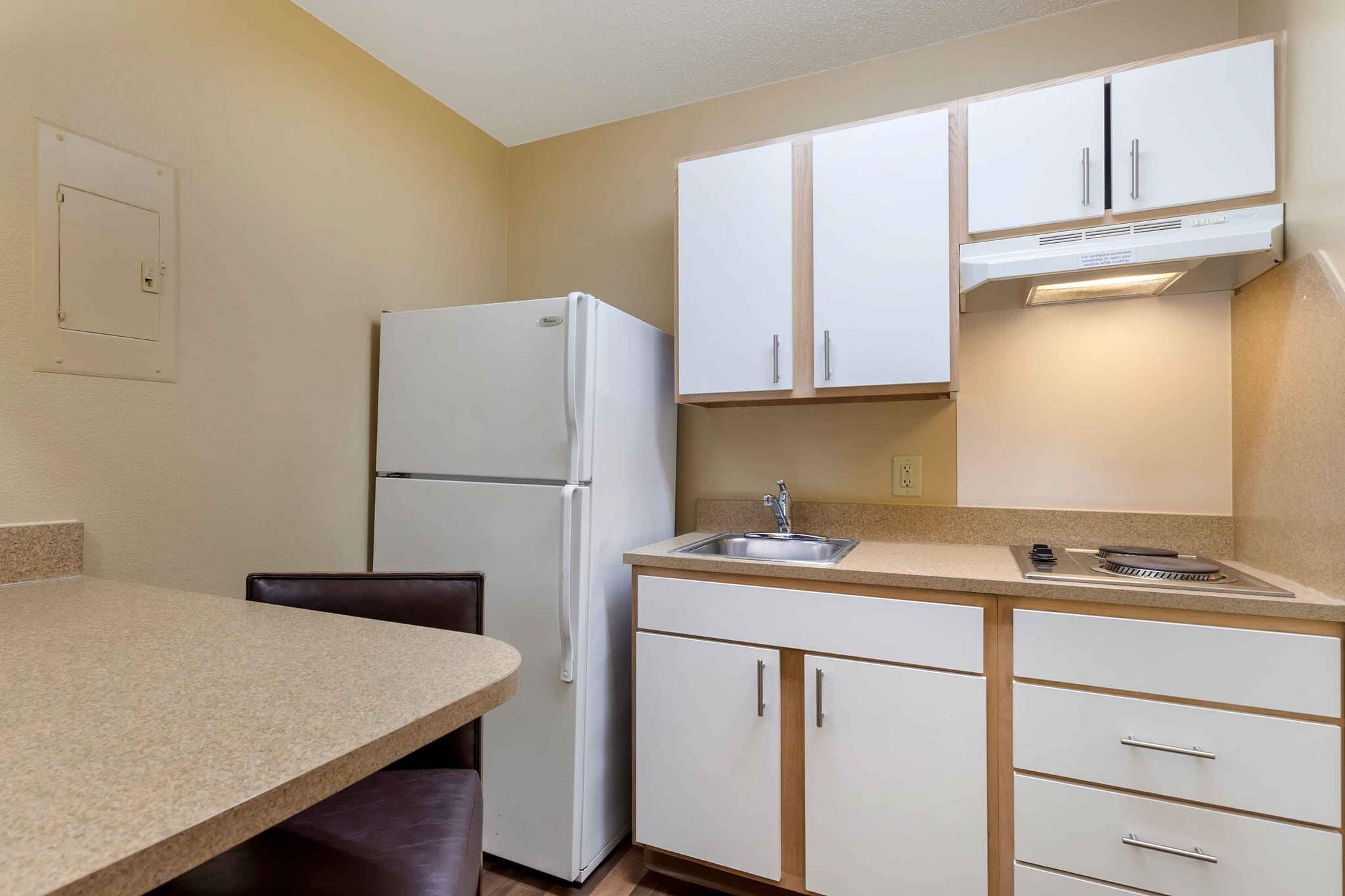 Building Photo - Furnished Studio-Albuquerque - Airport