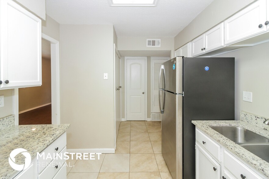 Building Photo - 6625 Santaolina Dr