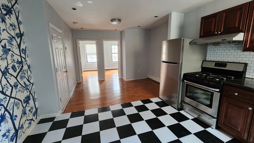 Building Photo - 523 Jersey Ave