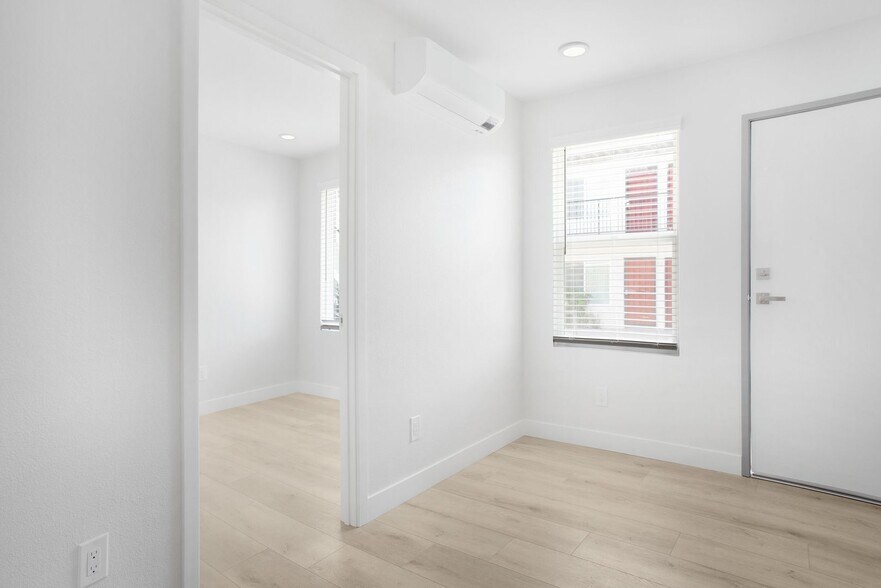 Building Photo - 10442 Lampson Ave
