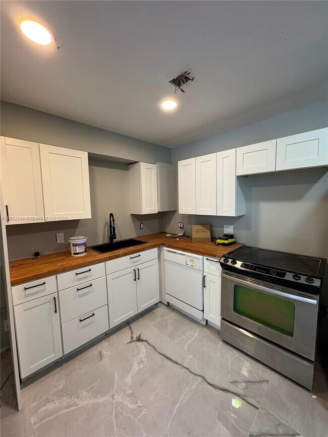 Building Photo - 3360 Spanish Moss Terrace