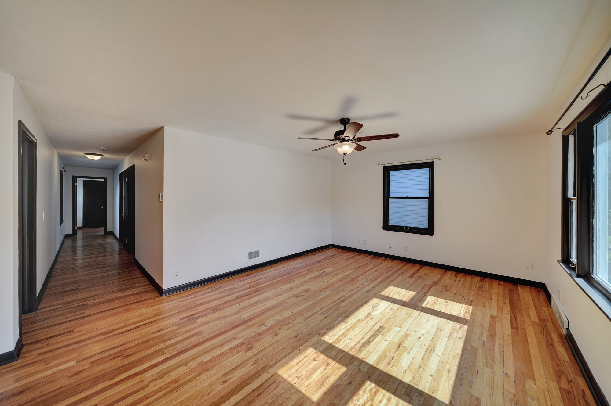 Building Photo - 4812 Hillside St