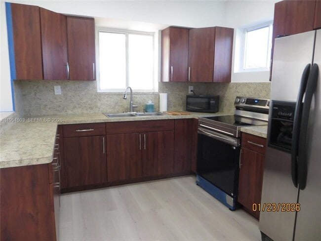 Building Photo - 7435 SW 22nd St