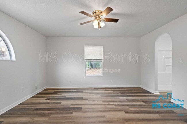 Building Photo - 340 Hiller Dr