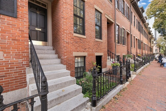 Building Photo - 26 Clarendon St
