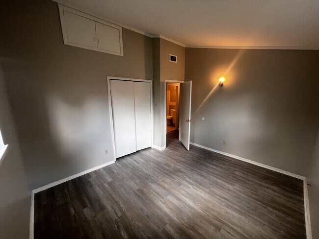 Building Photo - 4523 Lawrence Rd