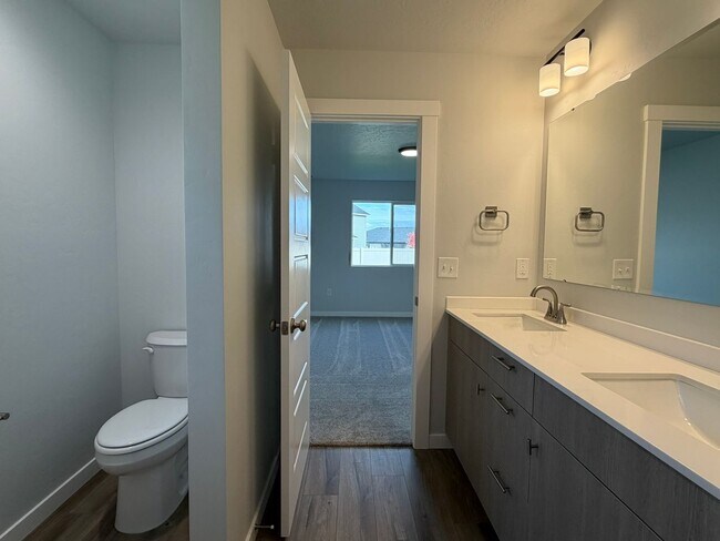 Building Photo - Move-In Special! Brand new 3 bed 2 bath ho...