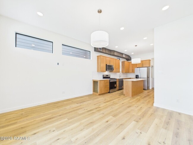 Building Photo - 1120 S Washington St