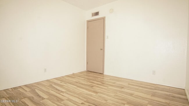 Building Photo - 9304 Lait Dr