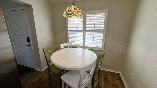 Building Photo - Furnished Short Term Rental