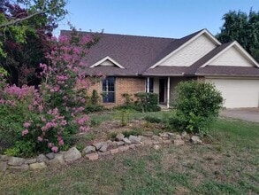 Building Photo - 480 Cherokee Ct S