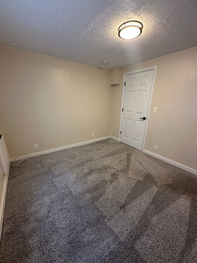 Building Photo - GET $500 OFF THE FIRST MONTHS RENT!!!