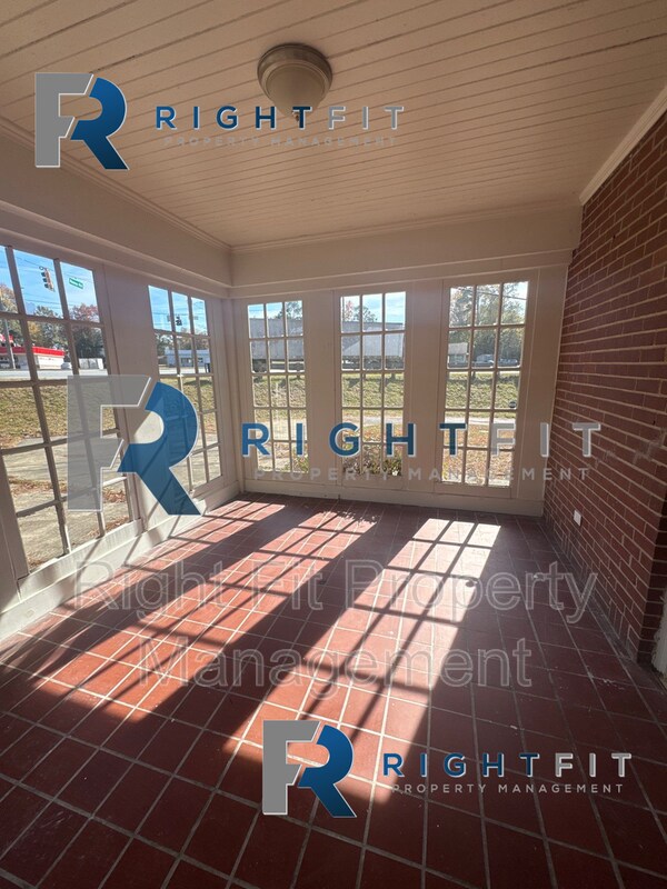 Building Photo - 4383 Wilson St