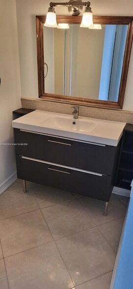 Building Photo - 1301 NE Miami Gardens Dr