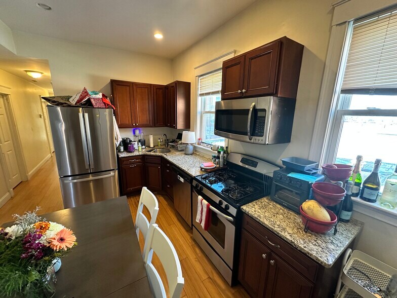 Building Photo - 1625 Tremont St