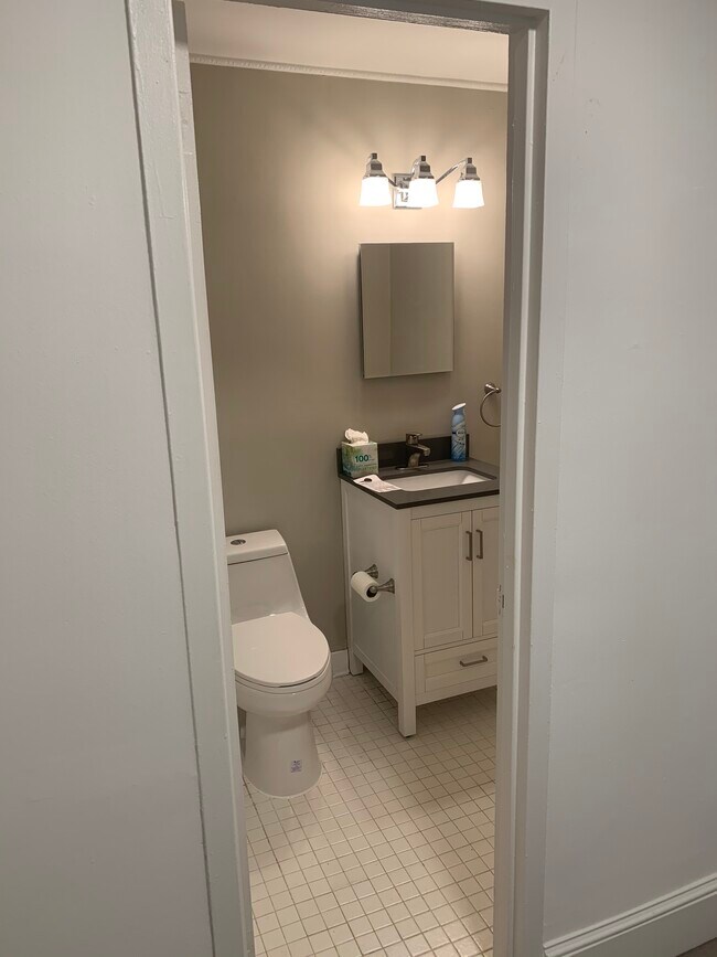 Bathroom - 1011 Arlington Blvd