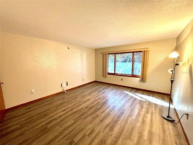 Building Photo - 5419 Twin Palms Rd