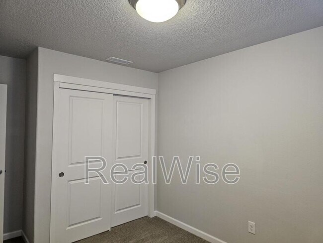 Building Photo - 5724 NE 58th Way