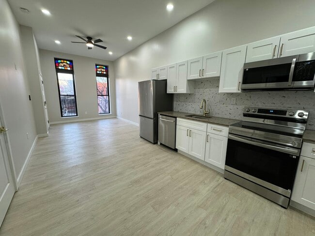 Primary Photo - 2416 N Charles St