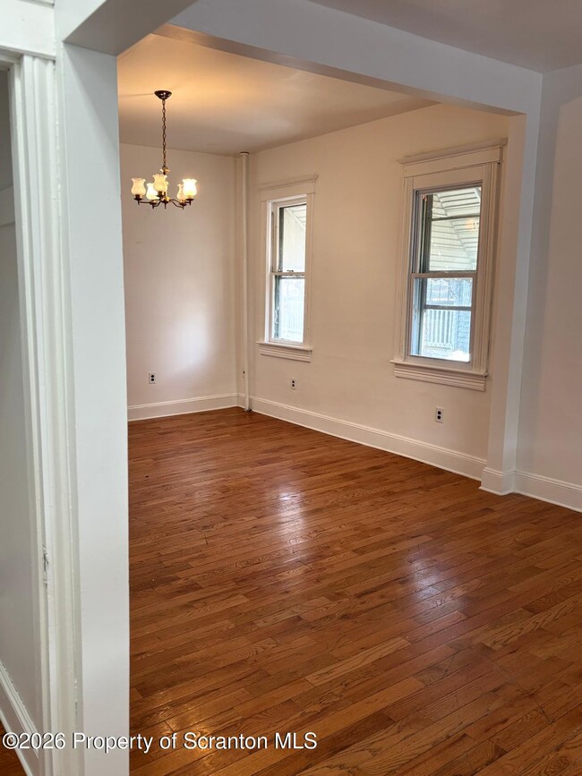 Building Photo - 719 Hemlock St