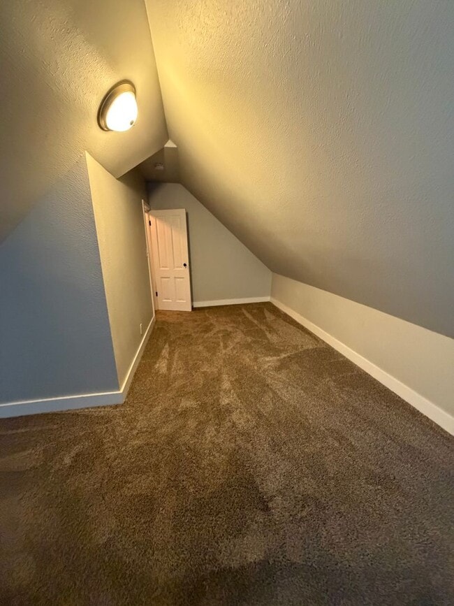 Building Photo - 5 bedroom house next to park