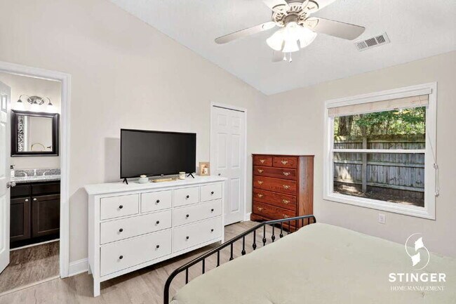 Building Photo - 13 Brindlewood Dr