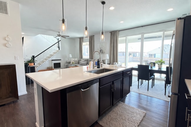 Building Photo - 965 N Waterloo Ct