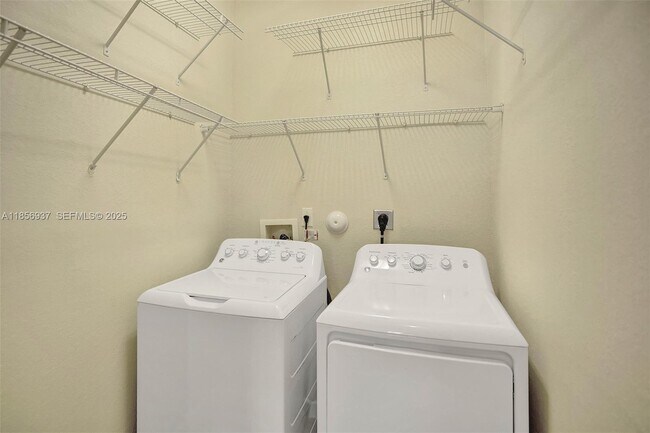 Building Photo - 9500 SW 167th Ave