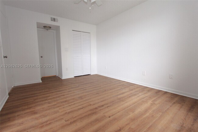 Building Photo - 2881 N Oakland Forest Dr