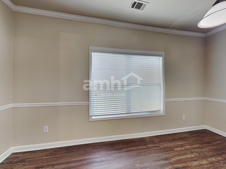Building Photo - 148 Crescent Woode Dr