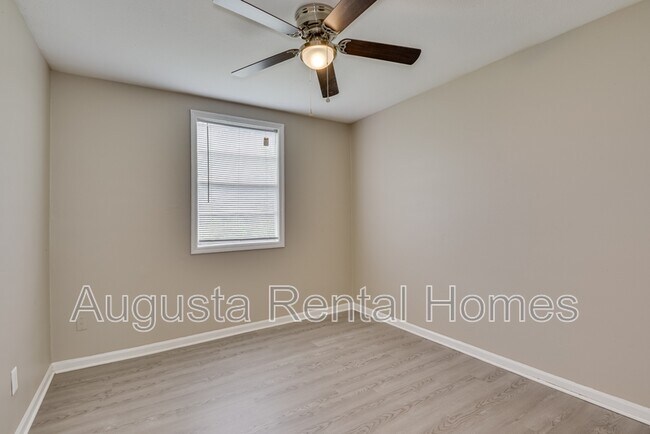 Building Photo - 323A Verdery Dr
