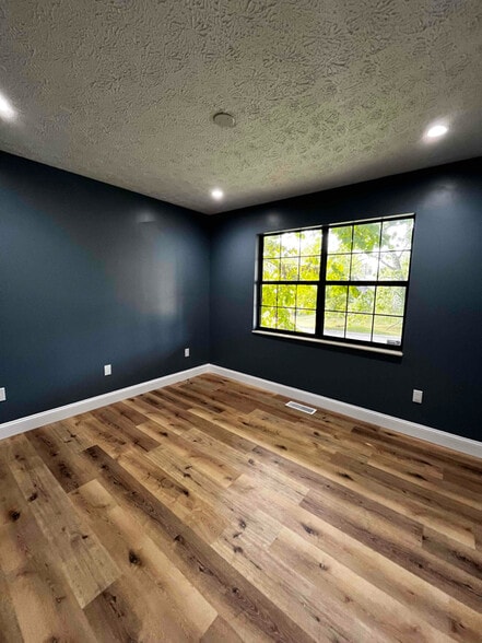 Building Photo - 208 Mount David Dr