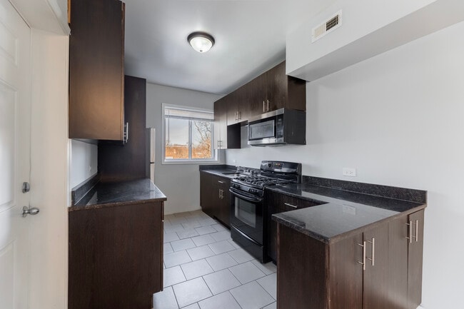 Building Photo - 7628 S Drexel Ave