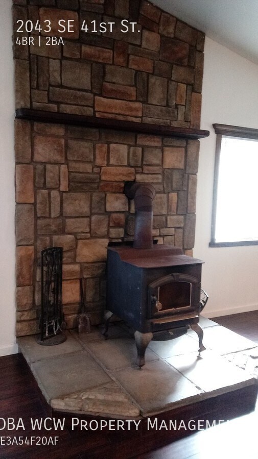 Building Photo - 2043 SE 41st St